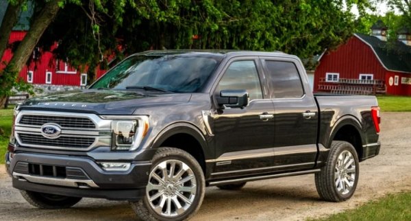 Може би не е изненадващо, че Ford F-Series оглавява този списък като най-популярните пикапи от всички в Америка, а и води убедително в световен мащаб. F-150, Super Duty и Lightning убиват конкурентите си с невероятни спецификации на сравнително ниски цени. Несравнимите възможности за теглене във всеки модел, широка гама от модерни технически характеристики и най-ниската цена за EV пикап ($49 875). Да не говорим за разпознаването на марката. това е най-популярният пикап в страната от почти половин век.

Дори като единствените пикапи в този списък, достигнали над 500 000 продадени бройки, те не спят, а правят подобрения 